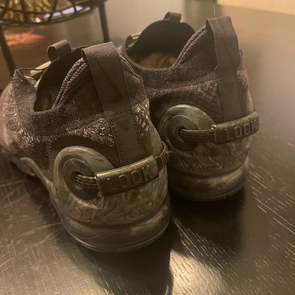 Men’s Fly Knit Nike Sneakers in black/gray - Picture 6 of 7